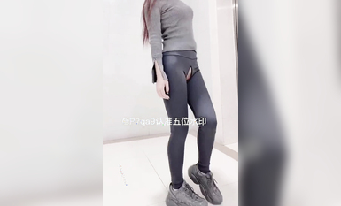 尤物反差婊，推特頂級美腿蜜臀小網紅-LC小狐狸 色女的膽子都是這么大嗎？公共場合如此暴露，大爺們的眼睛都翻直了小視頻集 (56)