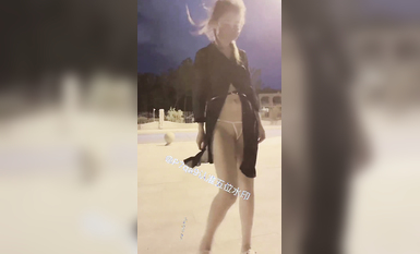 尤物反差婊，推特頂級美腿蜜臀小網紅-LC小狐狸 色女的膽子都是這么大嗎？公共場合如此暴露，大爺們的眼睛都翻直了小視頻集 (37)