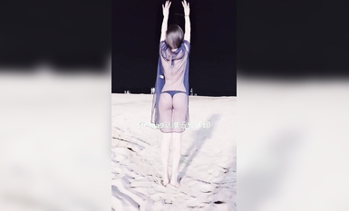 尤物反差婊，推特頂級美腿蜜臀小網紅-LC小狐狸 色女的膽子都是這么大嗎？公共場合如此暴露，大爺們的眼睛都翻直了小視頻集 (11)