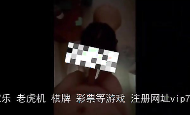 tailok申請自拍達人！100 原創！用雞巴溜剛成年的母狗，陶醉的吃雞樣！ - 好色™ Tv