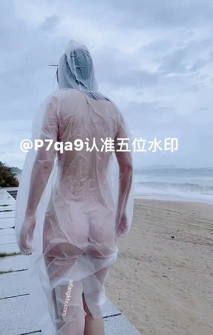 尤物反差婊，推特頂級美腿蜜臀小網紅-LC小狐狸 色女的膽子都是這么大嗎？公共場合如此暴露，大爺們的眼睛都翻直了小視頻集 (61)