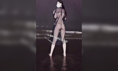 尤物反差婊，推特頂級美腿蜜臀小網紅-LC小狐狸 色女的膽子都是這么大嗎？公共場合如此暴露，大爺們的眼睛都翻直了小視頻集 (3)