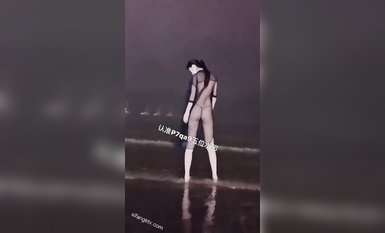 尤物反差婊，推特頂級美腿蜜臀小網紅-LC小狐狸 色女的膽子都是這么大嗎？公共場合如此暴露，大爺們的眼睛都翻直了小視頻集 (3)