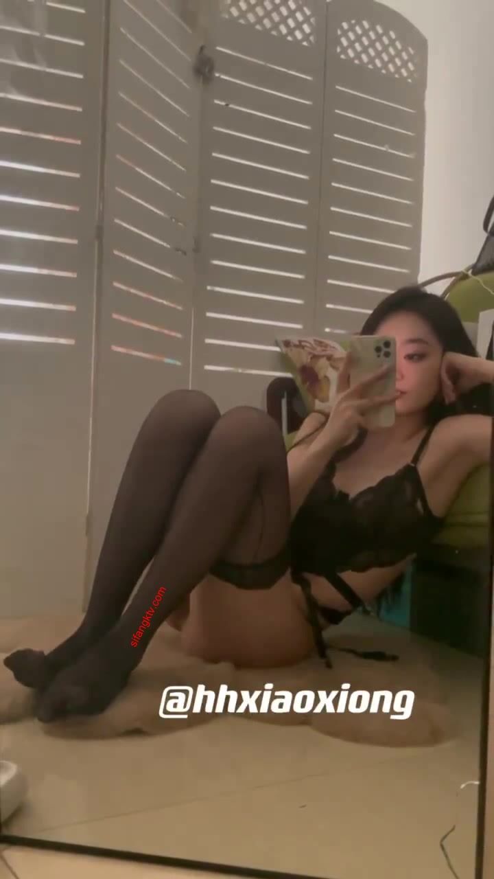 【極品女神重磅核彈】超級清純女神『小熊BB』最新頂級私拍 無可挑剔的清純氣質反差婊各種啪操 如此尤物操就完事 (26)