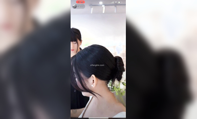 最新《瘋狂抖音》外篇之《抖音擦邊》眾女神直播中各種閃現走光刷邊 露毛露屁 凸點誘惑 (46)