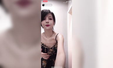 最新《瘋狂抖音》外篇之《抖音擦邊》眾女神直播中各種閃現走光刷邊 露毛露屁 凸點誘惑 (6)