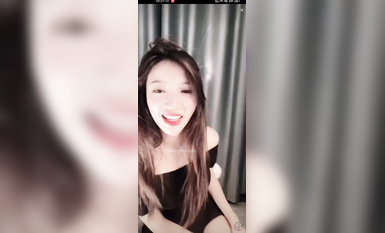 最新《瘋狂抖音》外篇之《抖音擦邊》眾女神直播中各種閃現走光刷邊 露毛露屁 凸點誘惑 (147)