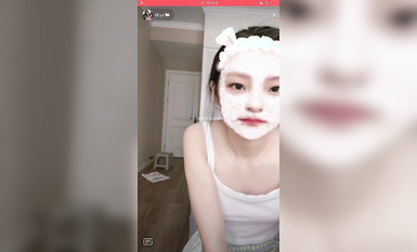 最新《瘋狂抖音》外篇之《抖音擦邊》眾女神直播中各種閃現走光刷邊 露毛露屁 凸點誘惑 (77)