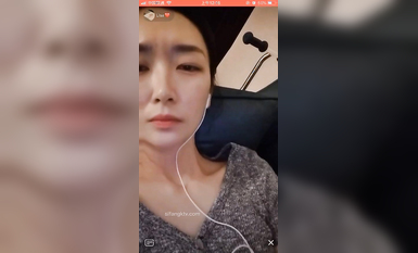 最新《瘋狂抖音》外篇之《抖音擦邊》眾女神直播中各種閃現走光刷邊 露毛露屁 凸點誘惑 (24)