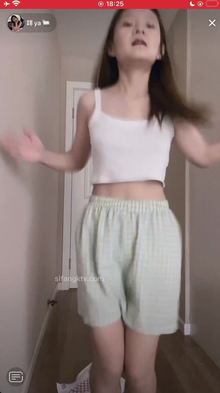 最新《瘋狂抖音》外篇之《抖音擦邊》眾女神直播中各種閃現走光刷邊 露毛露屁 凸點誘惑 (127)