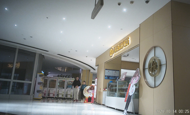 作死廁拍大神 商場美食層蹲守公共女衛連續偸拍多位小姐姐方便 (5)