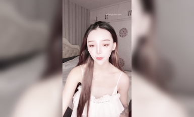 最新《瘋狂抖音》外篇之《抖音擦邊》眾女神直播中各種閃現走光刷邊 露毛露屁 凸點誘惑 (19)