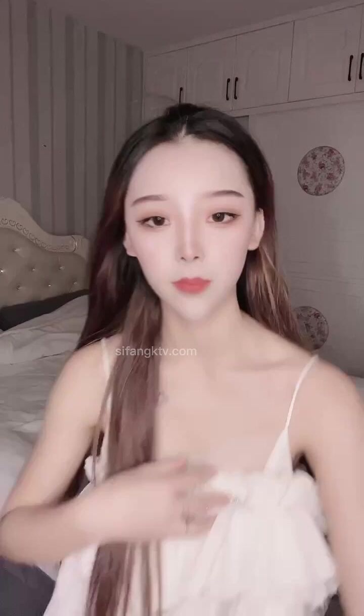 最新《瘋狂抖音》外篇之《抖音擦邊》眾女神直播中各種閃現走光刷邊 露毛露屁 凸點誘惑 (19)