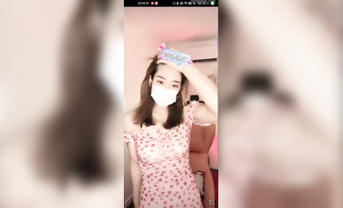 最新《瘋狂抖音》外篇之《抖音擦邊》眾女神直播中各種閃現走光刷邊 露毛露屁 凸點誘惑 (78)