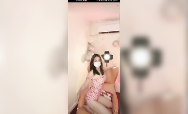 最新《瘋狂抖音》外篇之《抖音擦邊》眾女神直播中各種閃現走光刷邊 露毛露屁 凸點誘惑 (78)