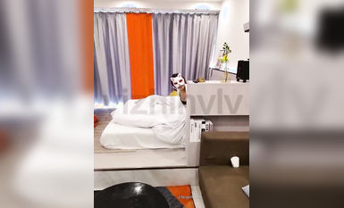 推特女神『大婊姐』深情解說每一個淫亂不堪的故事_當著老公面被他朋友無套插入的三人大戰 (6)