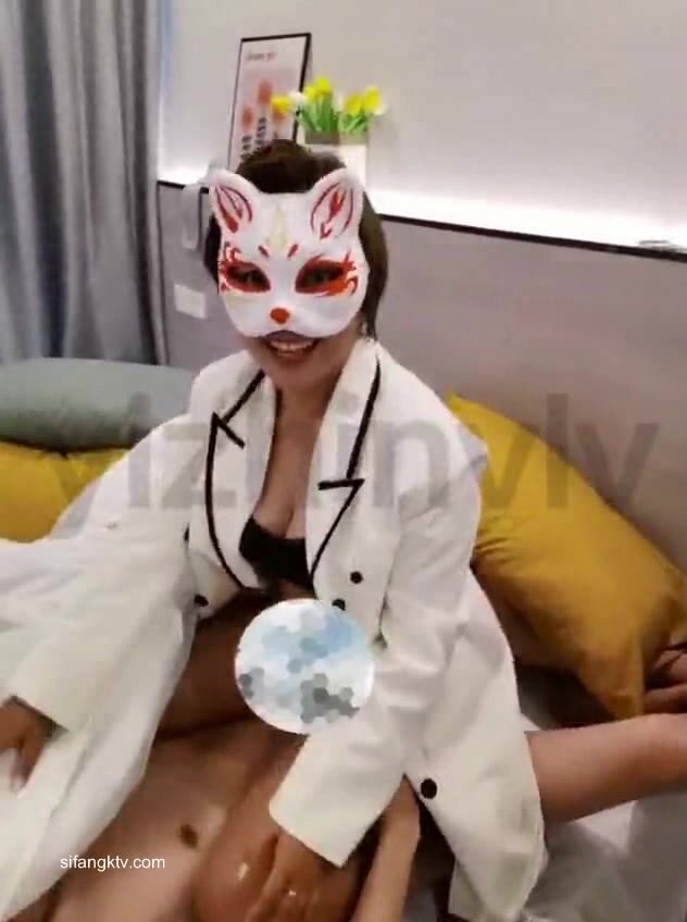 推特女神『大婊姐』深情解說每一個淫亂不堪的故事_當著老公面被他朋友無套插入的三人大戰 (6)