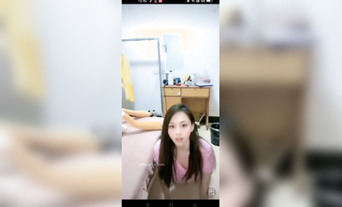 最新《瘋狂抖音》外篇之《抖音擦邊》眾女神直播中各種閃現走光刷邊 露毛露屁 凸點誘惑 (50)