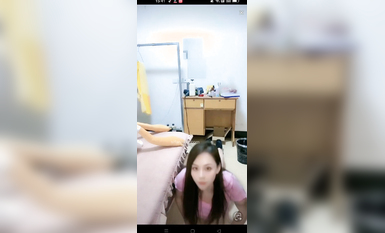 最新《瘋狂抖音》外篇之《抖音擦邊》眾女神直播中各種閃現走光刷邊 露毛露屁 凸點誘惑 (50)