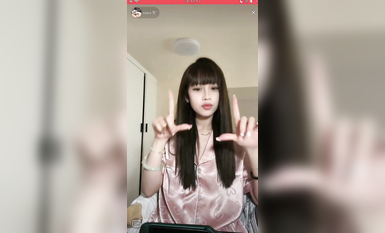 最新《瘋狂抖音》外篇之《抖音擦邊》眾女神直播中各種閃現走光刷邊 露毛露屁 凸點誘惑 (91)