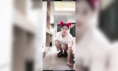 最新《瘋狂抖音》外篇之《抖音擦邊》眾女神直播中各種閃現走光刷邊 露毛露屁 凸點誘惑 (72)