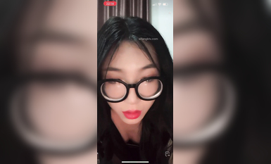 最新《瘋狂抖音》外篇之《抖音擦邊》眾女神直播中各種閃現走光刷邊 露毛露屁 凸點誘惑 (106)