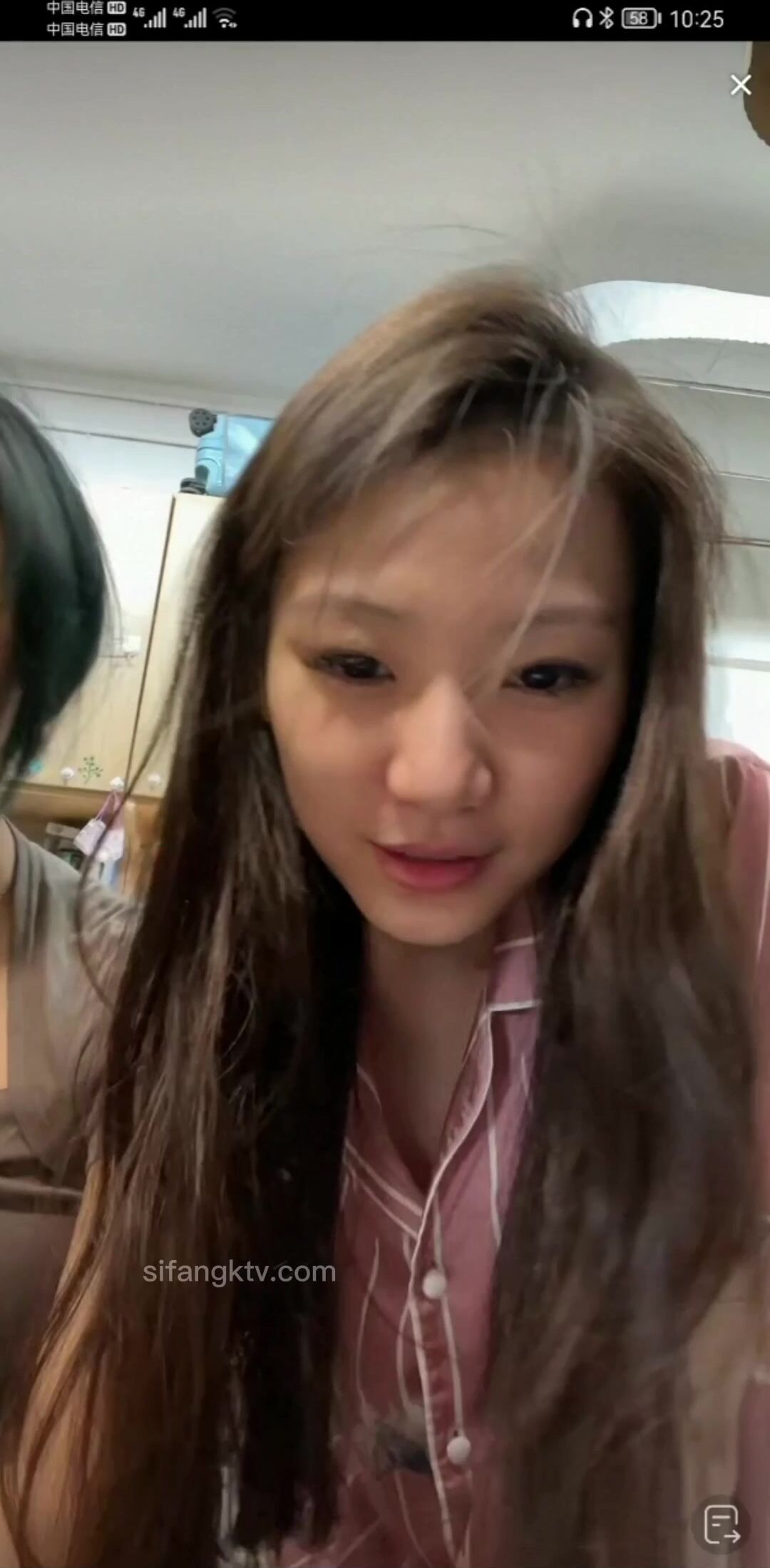 最新《瘋狂抖音》外篇之《抖音擦邊》眾女神直播中各種閃現走光刷邊 露毛露屁 凸點誘惑 (25)