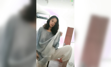 最新《瘋狂抖音》外篇之《抖音擦邊》眾女神直播中各種閃現走光刷邊 露毛露屁 凸點誘惑 (146)