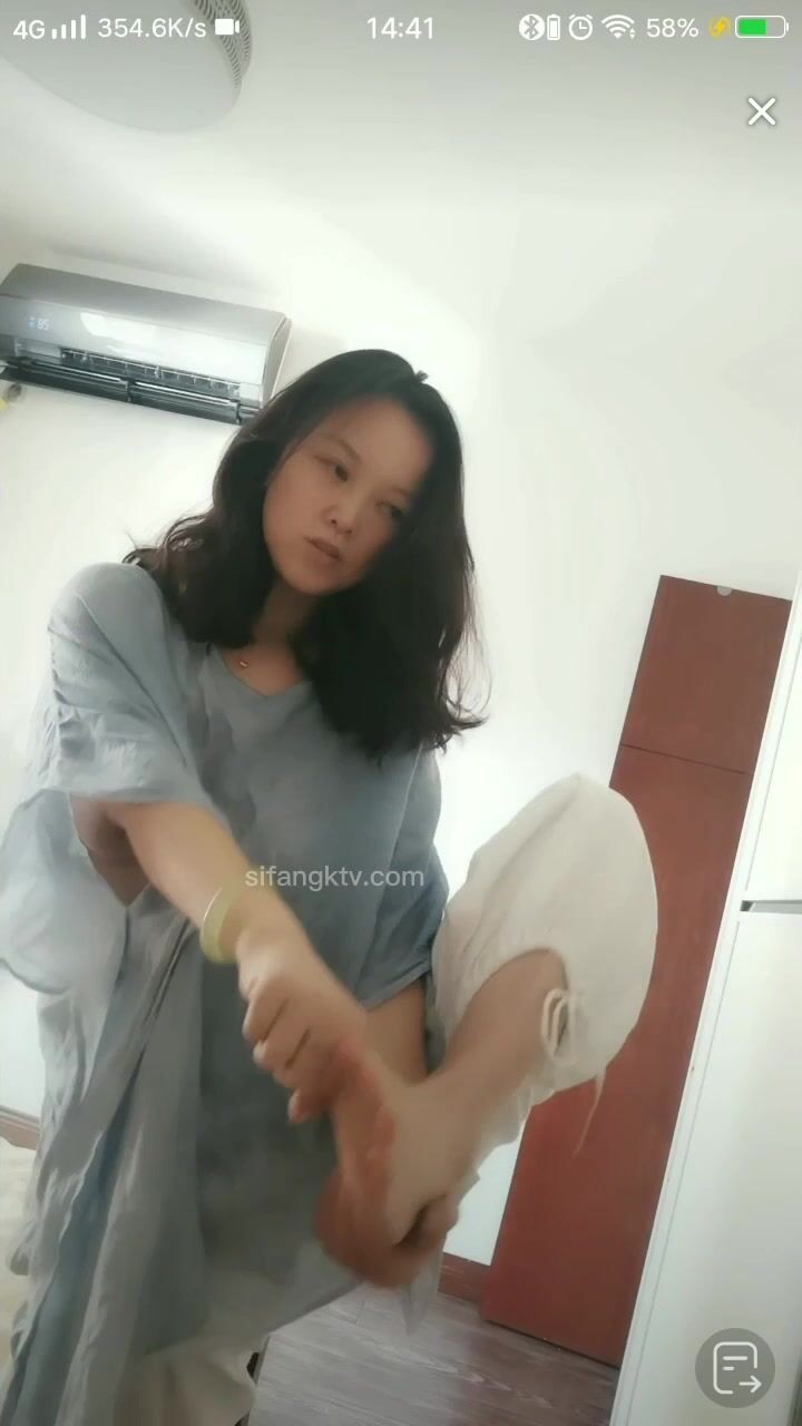 最新《瘋狂抖音》外篇之《抖音擦邊》眾女神直播中各種閃現走光刷邊 露毛露屁 凸點誘惑 (146)