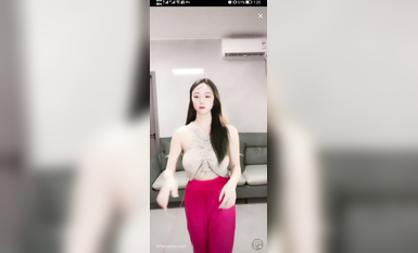 最新《瘋狂抖音》外篇之《抖音擦邊》眾女神直播中各種閃現走光刷邊 露毛露屁 凸點誘惑 (26)