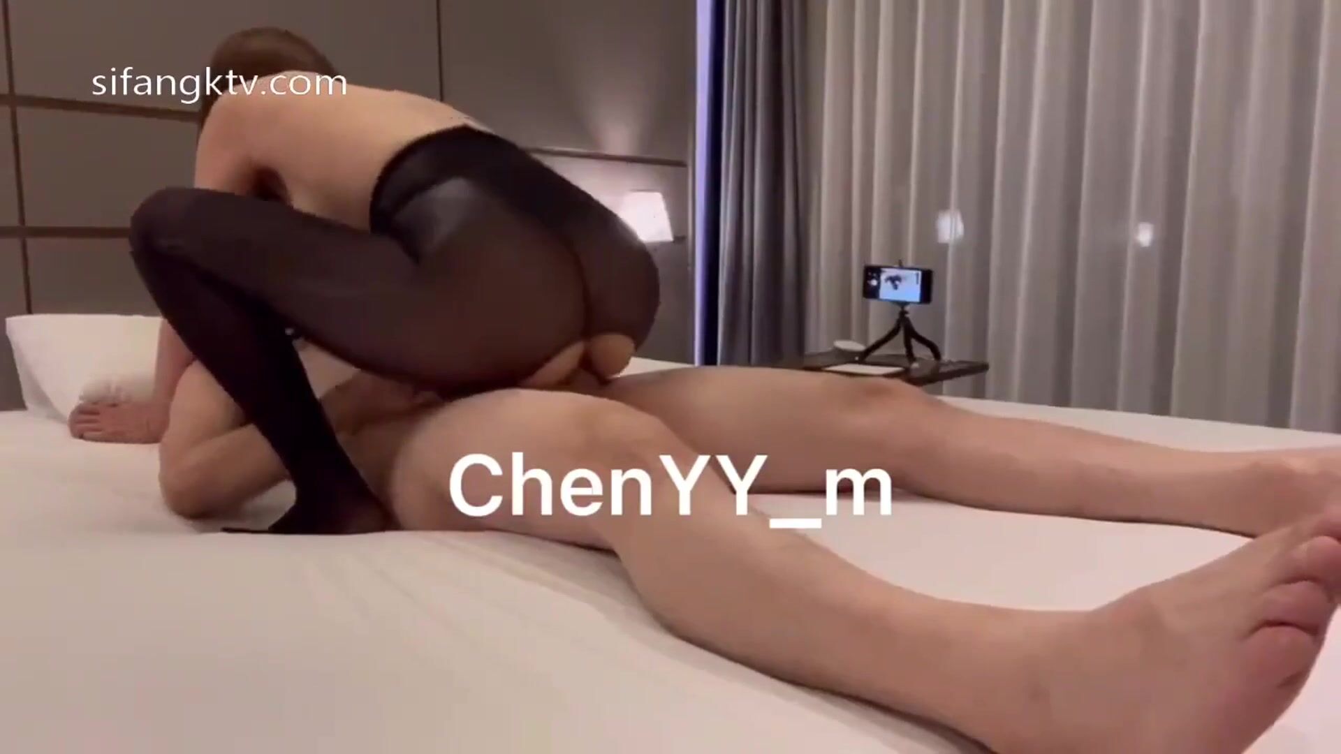 推特頂級母狗chenYY01【頂級大長腿高級貨色】喜歡被兩個男人同時操 (10)