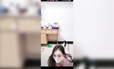 最新《瘋狂抖音》外篇之《抖音擦邊》眾女神直播中各種閃現走光刷邊 露毛露屁 凸點誘惑 (86)