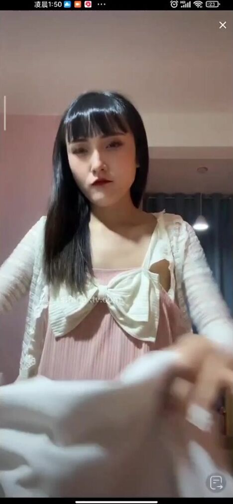 最新《瘋狂抖音》外篇之《抖音擦邊》眾女神直播中各種閃現走光刷邊 露毛露屁 凸點誘惑 (52)