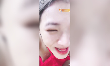 最新《瘋狂抖音》外篇之《抖音擦邊》眾女神直播中各種閃現走光刷邊 露毛露屁 凸點誘惑 (151)