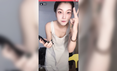 最新《瘋狂抖音》外篇之《抖音擦邊》眾女神直播中各種閃現走光刷邊 露毛露屁 凸點誘惑 (121)