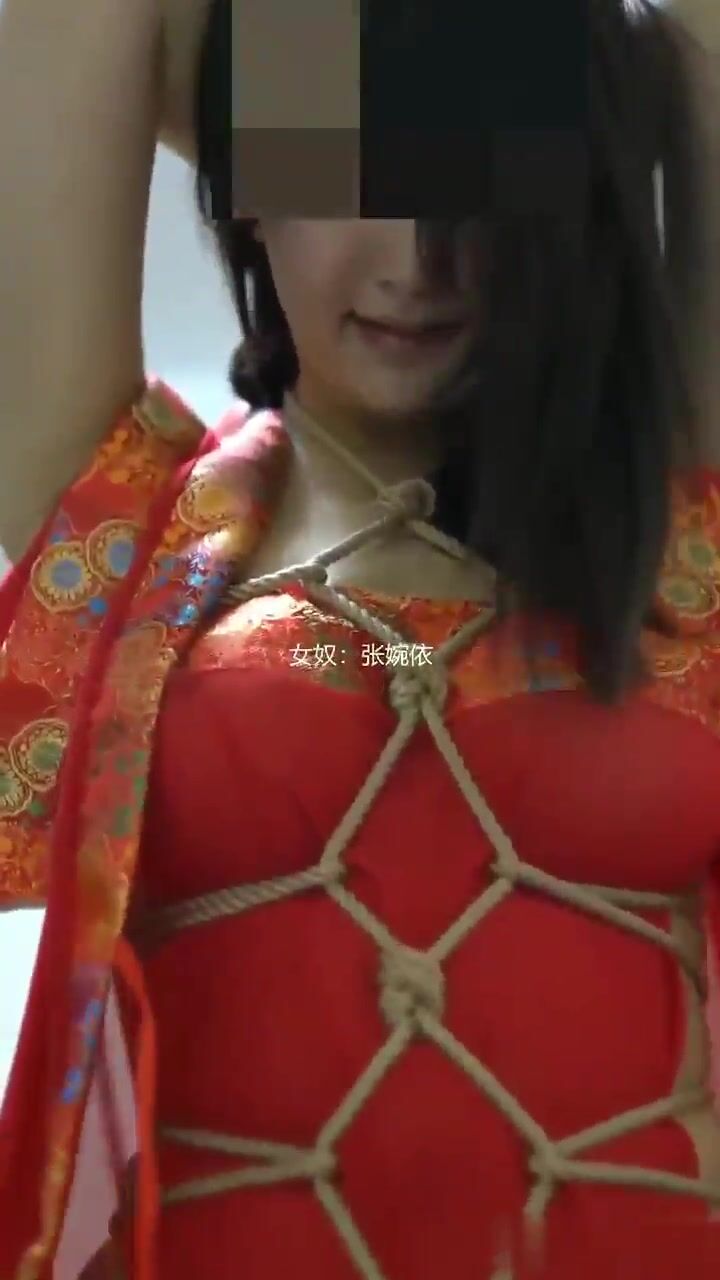 宗師級玩家SM界塔尖反差婊女奴【張婉依】地獄式重度調教乳頭穿釘、抽逼、電擊各種整活 (3)