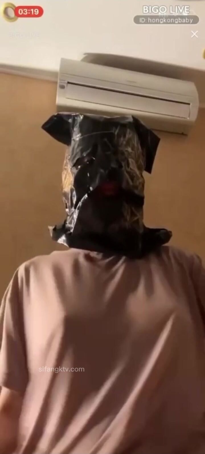 最新《瘋狂抖音》外篇之《抖音擦邊》眾女神直播中各種閃現走光刷邊 露毛露屁 凸點誘惑 (85)