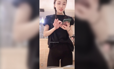 最新《瘋狂抖音》外篇之《抖音擦邊》眾女神直播中各種閃現走光刷邊 露毛露屁 凸點誘惑 (60)