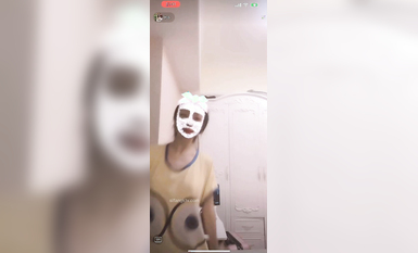 最新《瘋狂抖音》外篇之《抖音擦邊》眾女神直播中各種閃現走光刷邊 露毛露屁 凸點誘惑 (47)