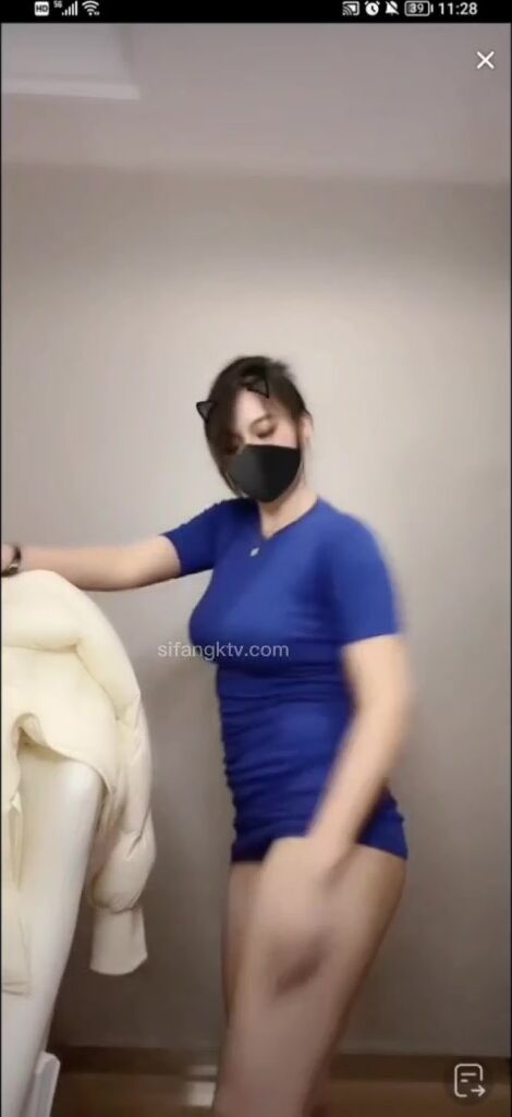 最新《瘋狂抖音》外篇之《抖音擦邊》眾女神直播中各種閃現走光刷邊 露毛露屁 凸點誘惑 (83)