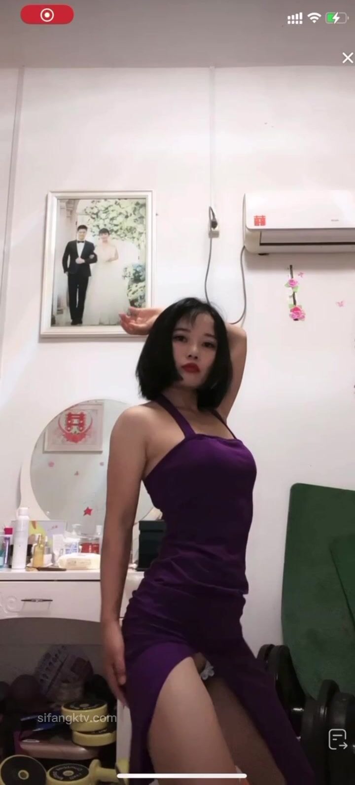 最新《瘋狂抖音》外篇之《抖音擦邊》眾女神直播中各種閃現走光刷邊 露毛露屁 凸點誘惑 (149)