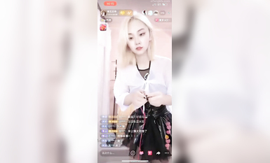 最新《瘋狂抖音》外篇之《抖音擦邊》眾女神直播中各種閃現走光刷邊 露毛露屁 凸點誘惑 (71)