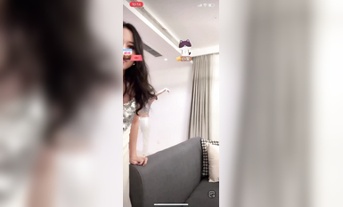 最新《瘋狂抖音》外篇之《抖音擦邊》眾女神直播中各種閃現走光刷邊 露毛露屁 凸點誘惑 (107)