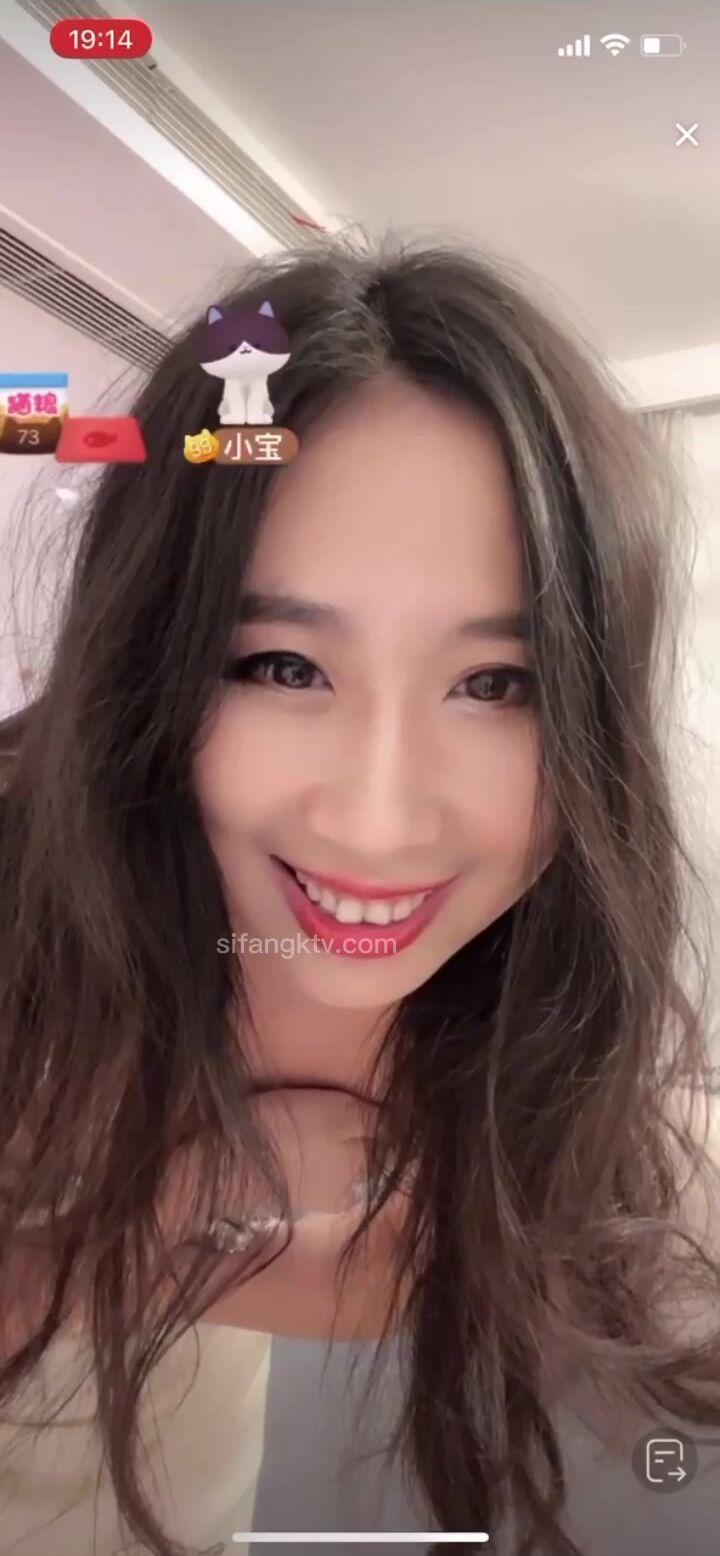 最新《瘋狂抖音》外篇之《抖音擦邊》眾女神直播中各種閃現走光刷邊 露毛露屁 凸點誘惑 (107)