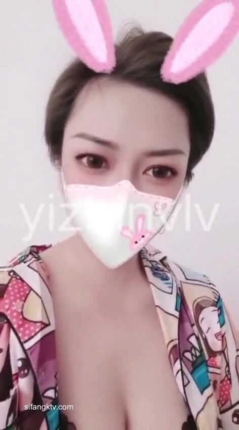 推特女神『大婊姐』深情解說每一個淫亂不堪的故事_當著老公面被他朋友無套插入的三人大戰 (2)