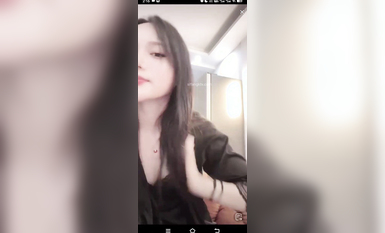 最新《瘋狂抖音》外篇之《抖音擦邊》眾女神直播中各種閃現走光刷邊 露毛露屁 凸點誘惑 (14)