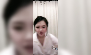 最新《瘋狂抖音》外篇之《抖音擦邊》眾女神直播中各種閃現走光刷邊 露毛露屁 凸點誘惑 (18)