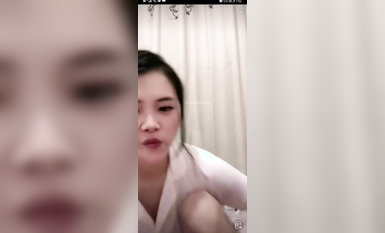 最新《瘋狂抖音》外篇之《抖音擦邊》眾女神直播中各種閃現走光刷邊 露毛露屁 凸點誘惑 (18)