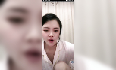 最新《瘋狂抖音》外篇之《抖音擦邊》眾女神直播中各種閃現走光刷邊 露毛露屁 凸點誘惑 (18)