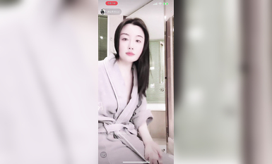 最新《瘋狂抖音》外篇之《抖音擦邊》眾女神直播中各種閃現走光刷邊 露毛露屁 凸點誘惑 (96)